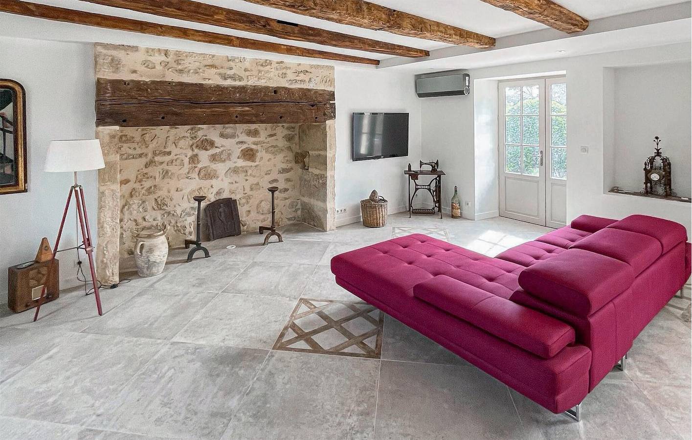 Appartement confortable avec TV et parking in Saint-Robert, Région de Brive-la-Gaillarde