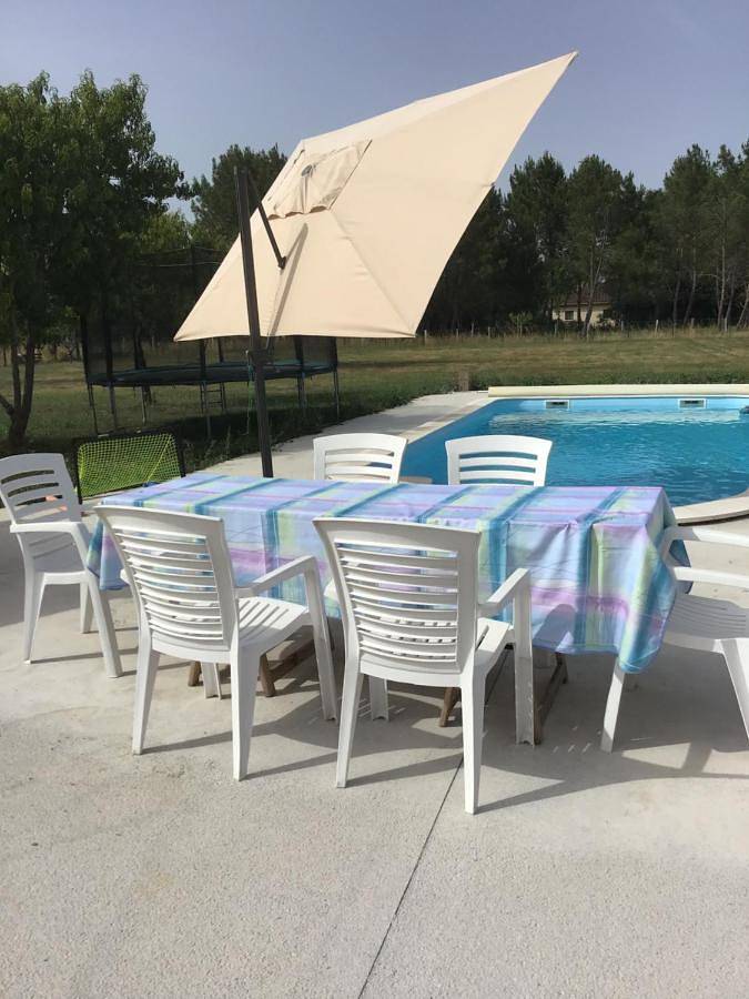 Gîte pour 6 personnes, avec jardin ainsi que vue et piscine à Le Pizou - 2
