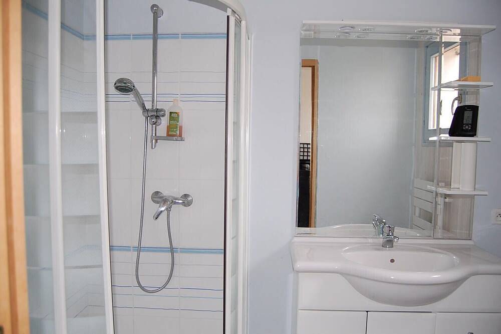 Chambre avec accès indépendant dans villa in Grabels, Côte méditerranéenne (France)