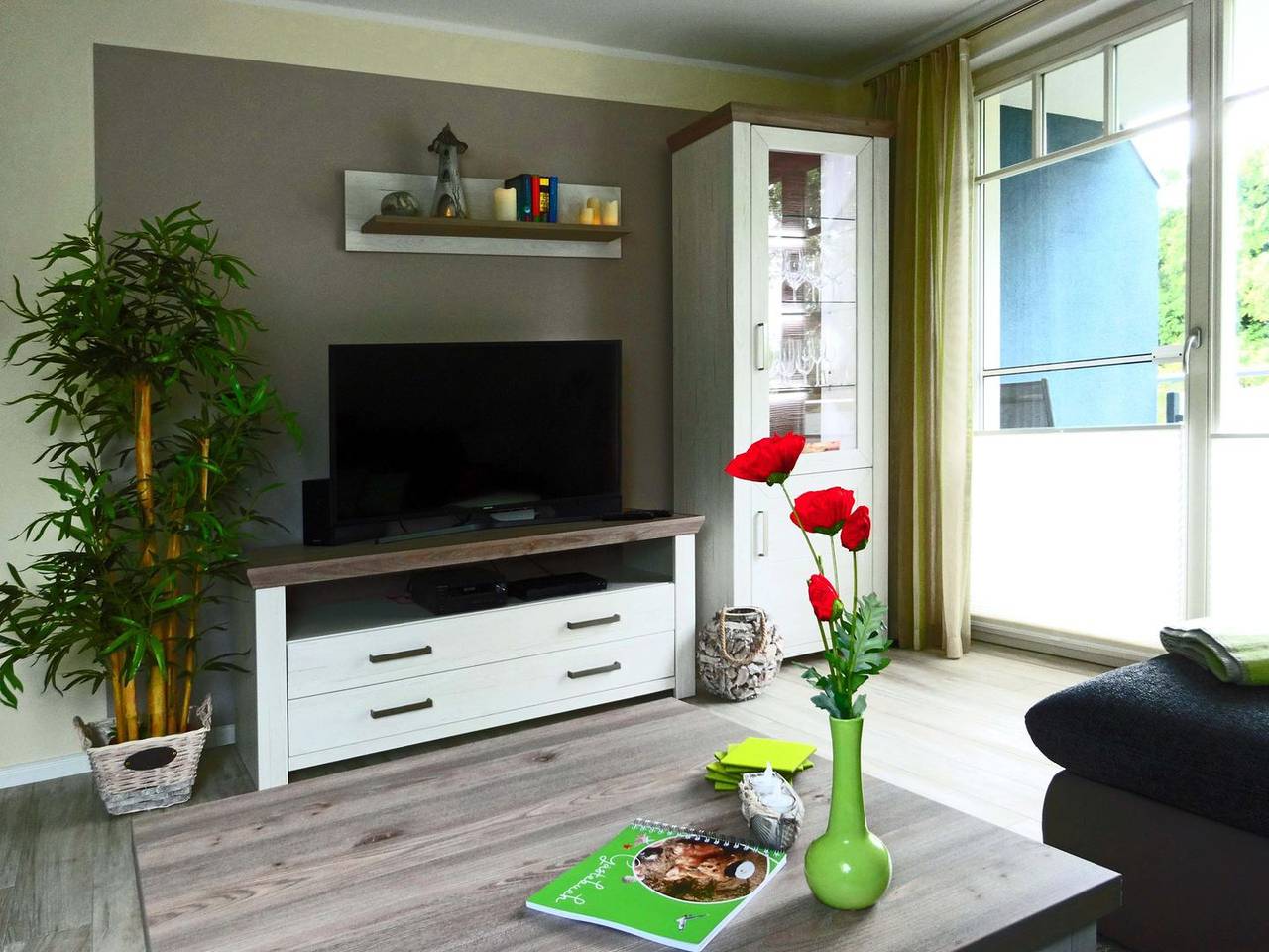 Ganze Wohnung, Komfortable Ferienwohnung mit Balkon, nah am Strand und familienfreundlich in Strand Zingst, Zingst