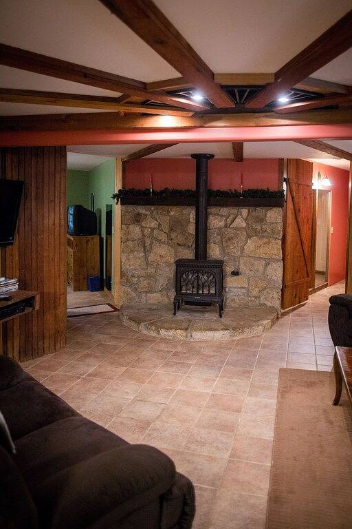 In der Nähe von Wanderwegen, Bächen, Flüssen und der Innenstadt von Decorah. in Winneshiek County