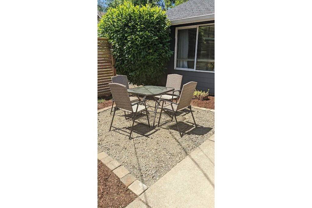 Chic 3/2 Private Firepit and Bunkroom Near Dwntn in Salem (OR), Willamette Valley