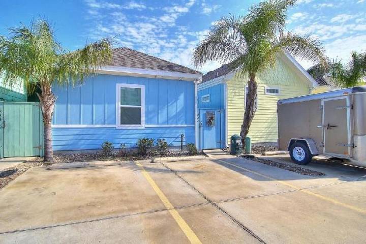 Vacation rental for 8 people, with pool, kid friendly in Port Aransas