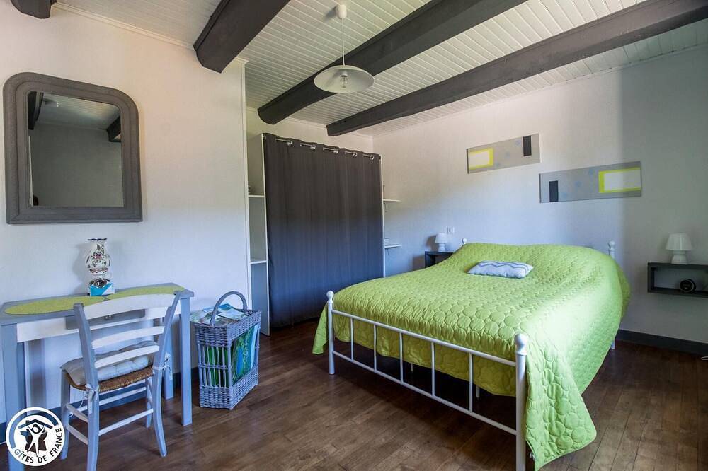 Auvergne farmhouse - Tauves in La Tour-d'Auvergne, Volcans d'Auvergne Regional Nature Park