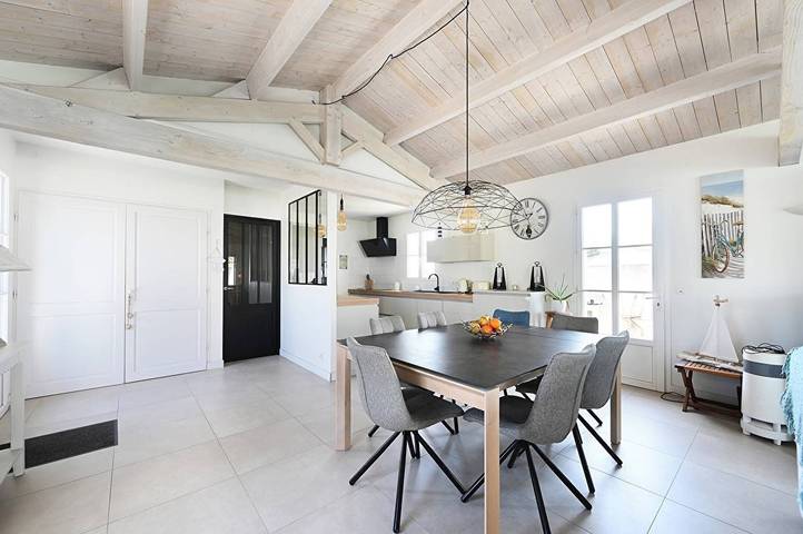 Location de vacances pour 10 personnes, avec piscine ainsi que terrasse et jardin à Sainte-Marie-de-Ré - 3