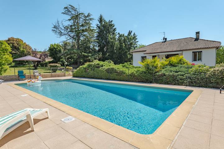 Gîte pour 10 personnes, avec Piscine à Le Bugue - 2
