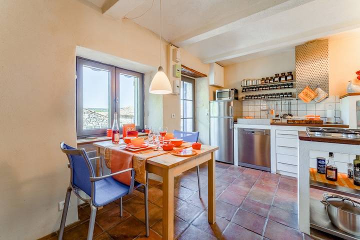 Casa vacanze 'Orange - Paradis De Provence' con vista sulle montagne, terrazza privata e Wi-Fi in Verfeuil, Nimes e dintorni