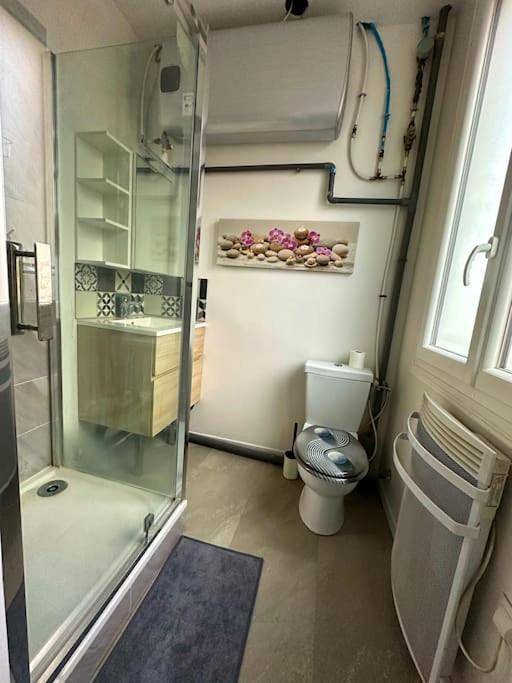 Appartement entier, L audacieux T2 proche gare Rer E in Villemomble, Seine-Saint-Denis