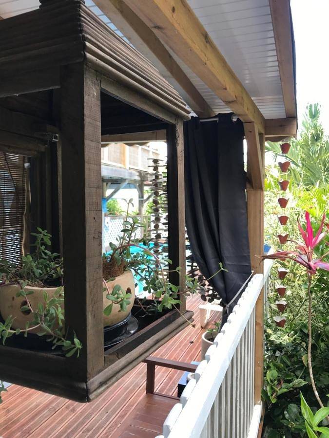 Location de vacances pour 2 personnes, avec vue ainsi que jardin et piscine à Grand-Bourg - 4