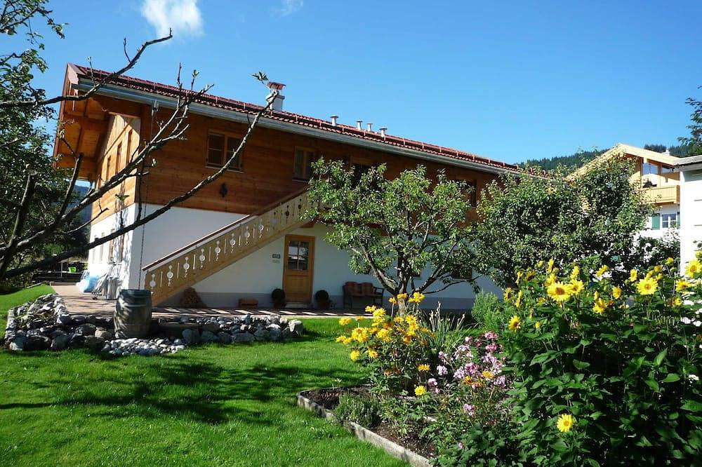 Entire apartment, Apartment No. 6, 2nd floor, west balcony - Gästehaus Johanna in Bad Wiessee, Bavarian Alps
