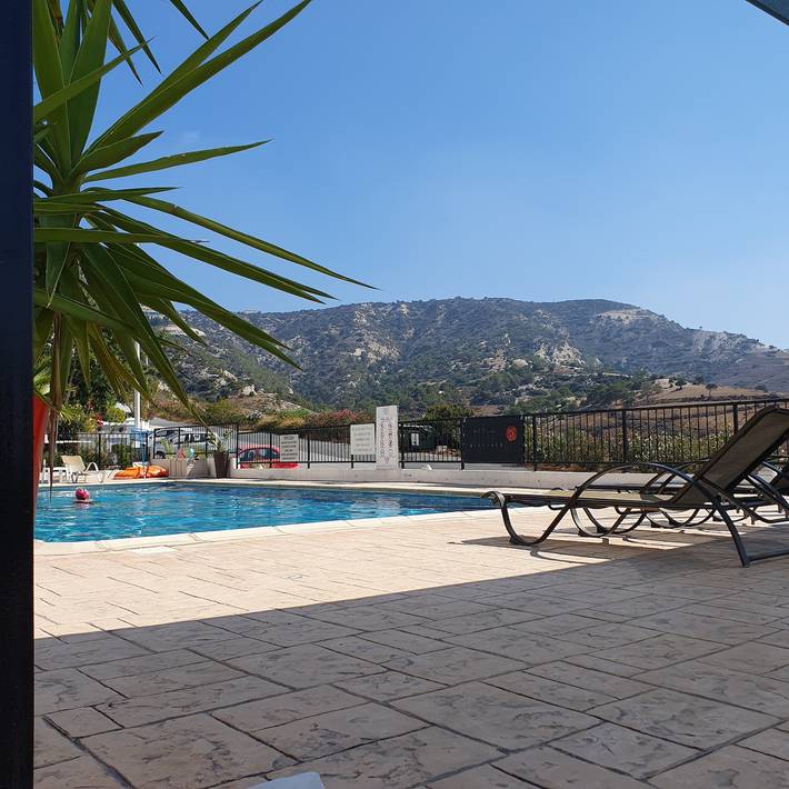 Apartamento para 2 personas, con Vistas al mar además de Terraza y Piscina en Peyia