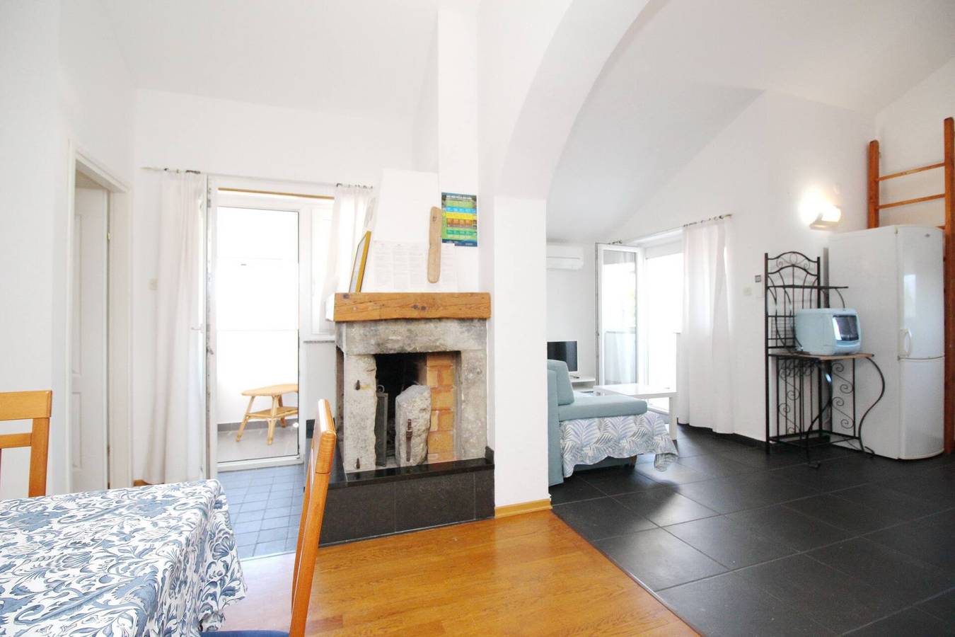 Appartement entier, Appartement de vacances pour 4 personnes avec balcon in Baška, Krk