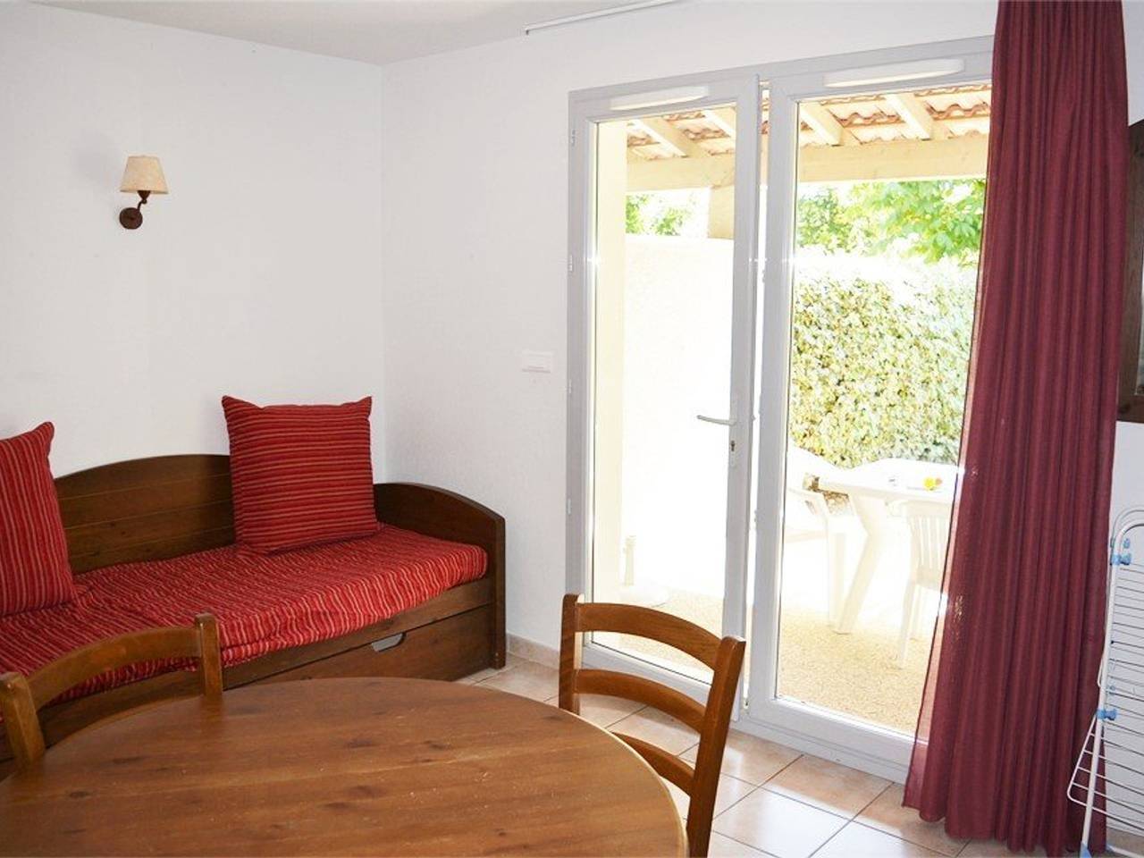 Casa en dúplex con terraza y piscina climatizada, Vallon Pont d'Arc, 6 personas in Vallon-Pont-d'Arc, Gorges de l’Ardèche
