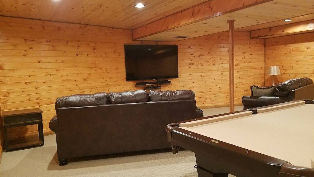 Neu auf dem Markt. Hütte mit 3 Betten und 3 Bädern, umgeben von Wald in Adams County (WI)