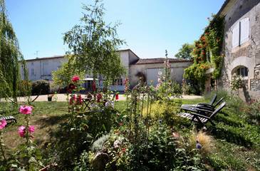 Gîte pour 10 personnes, avec terrasse et jardin à Gensac-la-Pallue