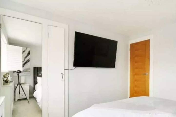 2Bed Recently renovated,modern house.train station in North Mymms, Hertfordshire