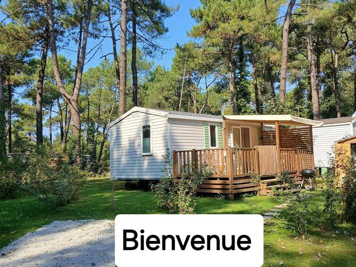 Camping pour 5 personnes, avec Terrasse et Jardin ainsi que Bassin pour enfant et Piscine