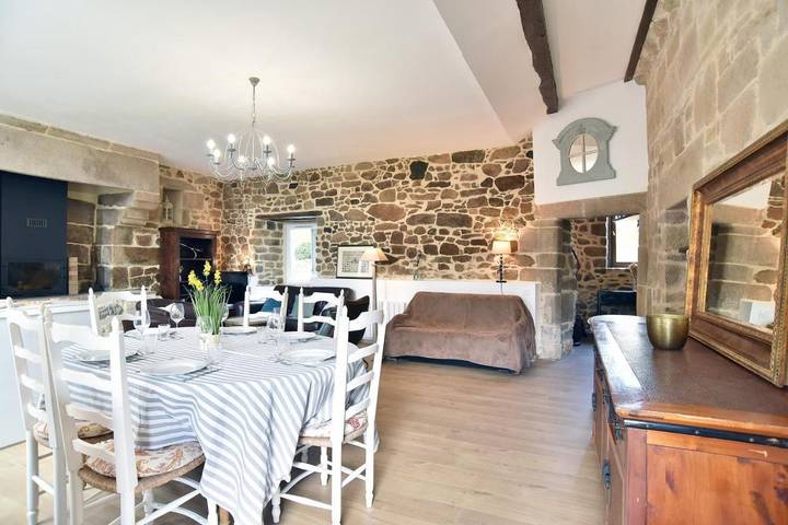 Location de vacances pour 9 personnes, avec jardin et terrasse, animaux acceptés à Pléven - 2
