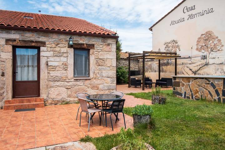 Chalet para 10 personas, con balcón y jardín, Se admiten mascotas en Sayago - 3