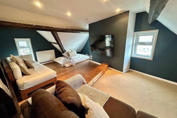Ganze Wohnung, Spacious and unique 2-bedroom duplex apartment with Worcester city views. in Worcester, Worcestershire