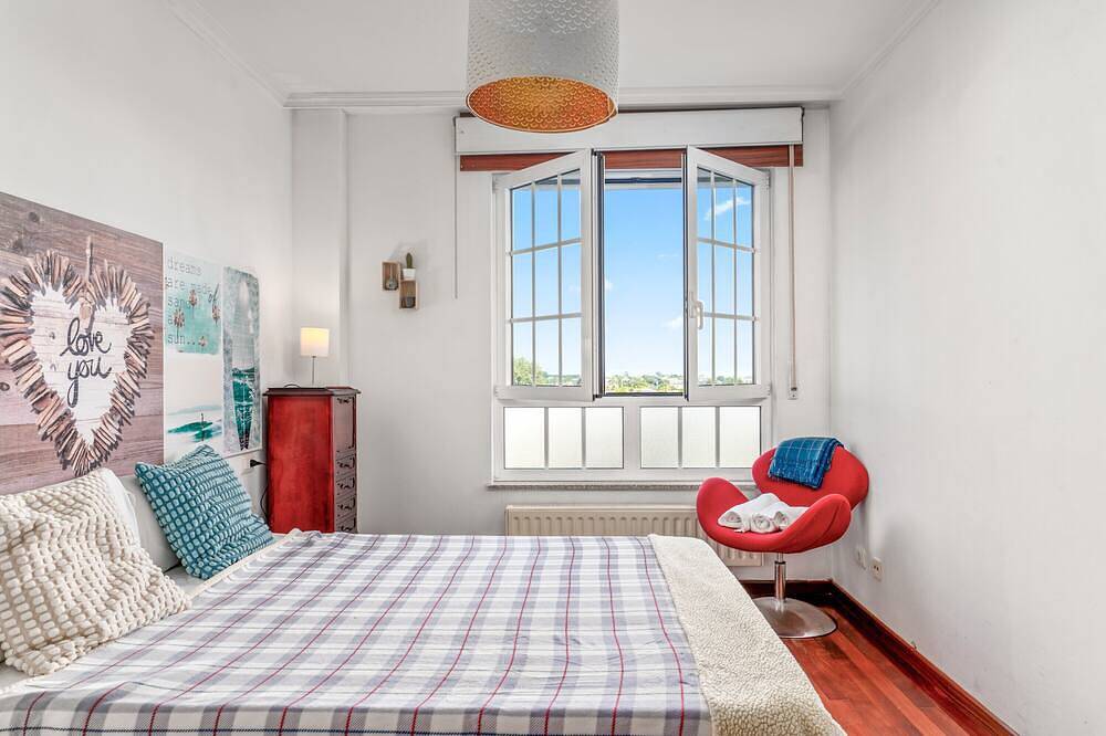 Entire apartment, Apartment 'O Faro Apartamentos' with Sea View, Balcony and Air Conditioning in Ribadeo, Rías Altas