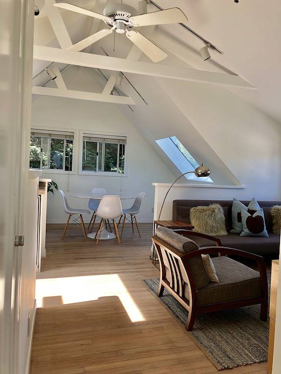 Freistehendes Gästehaus: Zu Fuß in die Stadt, 1030 qm, 1 Br / 1. 5 Ba, Mt. Tam Vie in Mill Valley, California North Coast