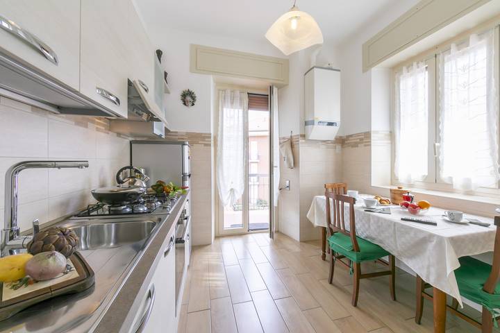 Gîte pour 4 personnes, avec vue sur le lac et terrasse, adapté aux familles dans Stresa - 4