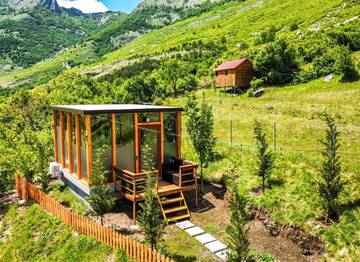 Chalet für 3 Personen, mit Balkon und Ausblick sowie Garten, mit Haustier in Albanien