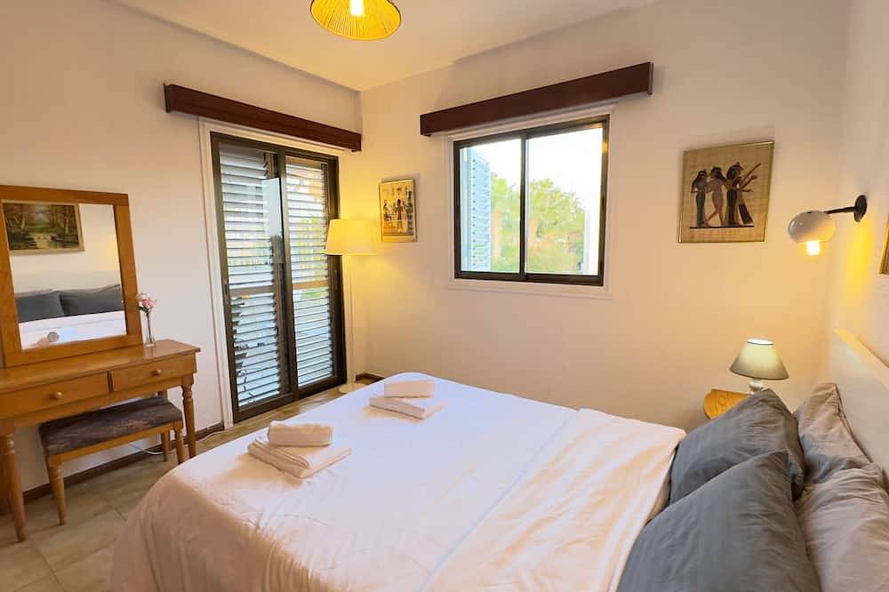 Ganze Wohnung, Cozy 2-bedroom apartment walking dinstance to beach in Πύλα, Larnaca Bezirk