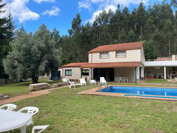Casa de vacaciones para 14 personas, con terraza y vistas además de jardín y piscina, Se admiten mascotas - 1