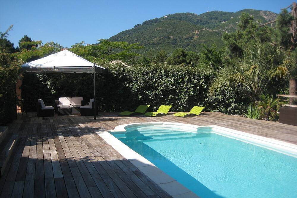 Appartement entier, Ajaccio Location appartement dans villa 2 à 4 Pers   Piscine Parking in Alata, Région d'Ajaccio