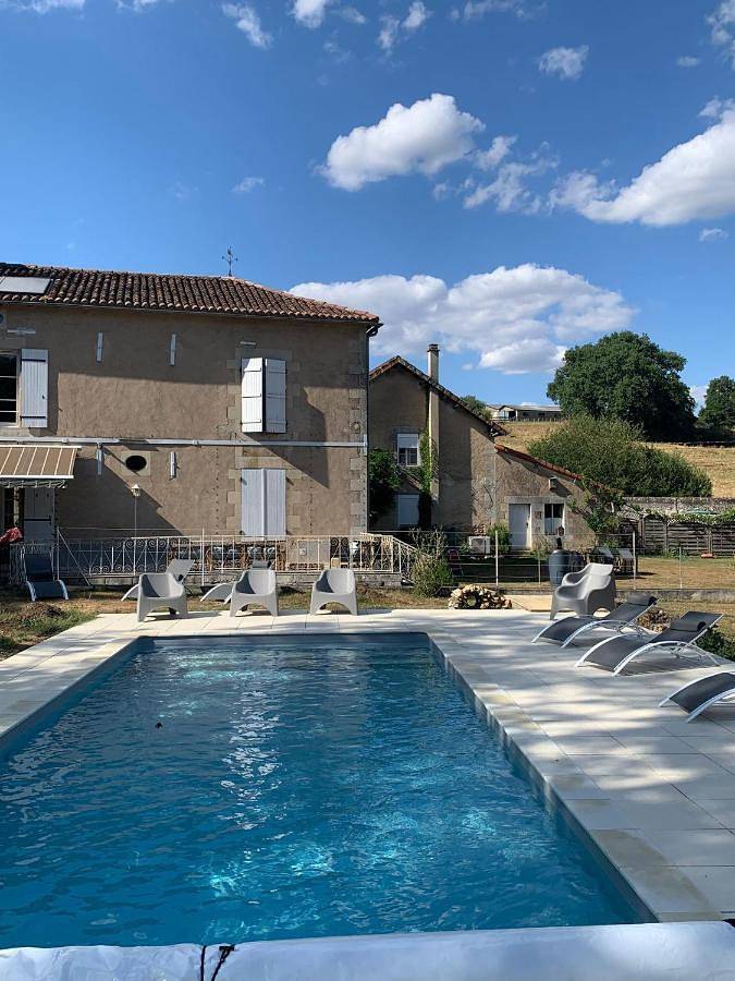 Gîte pour 2 personnes, avec vue ainsi que jardin et piscine à Le Vigeant - 4