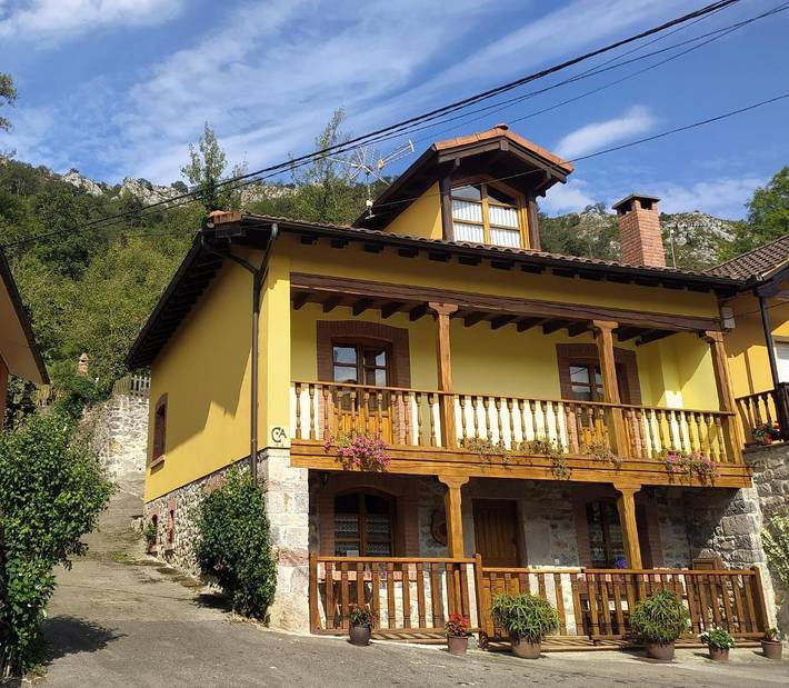 Casa rural para 9 personas, con Balcón y Terraza además de Jardín y Vistas en Lagos de Covadonga
