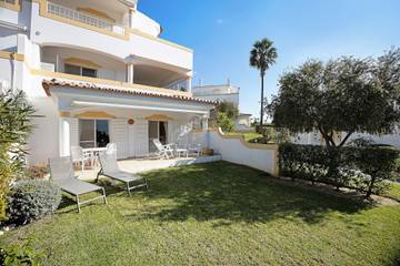 Holiday Rental for 4 People in Carvoeiro, Faro District, Photo 1
