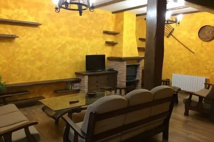 Cottage für 13 Personen, mit Terrasse und Pool - 1