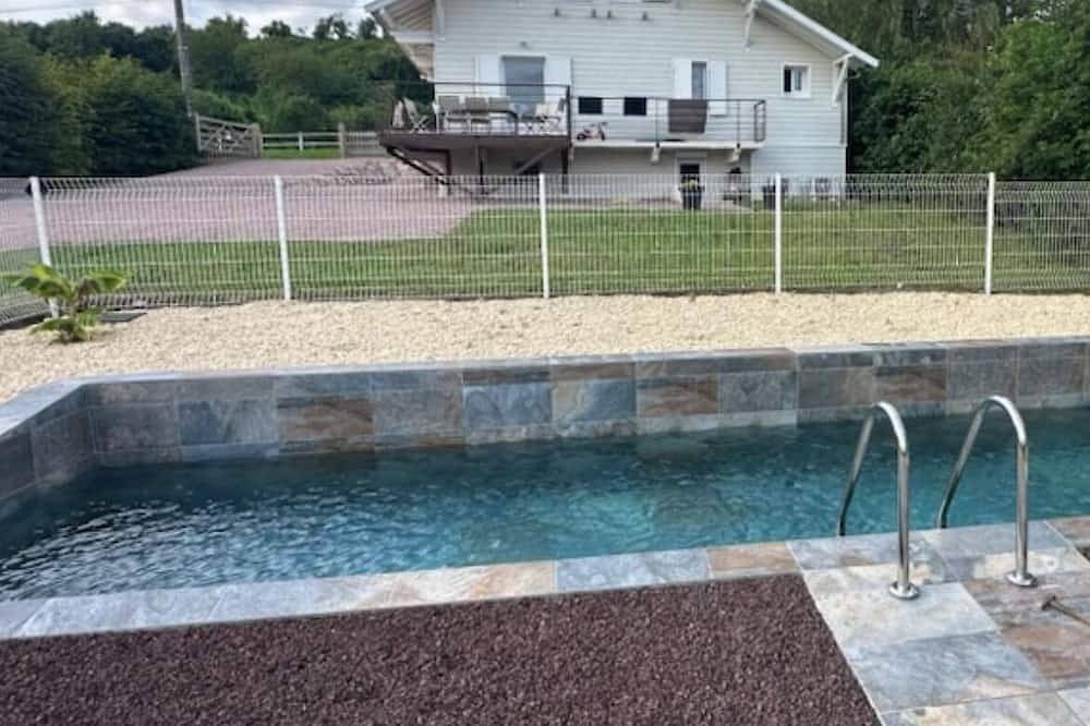 Chalet Rénové Avec Piscine Proche Vichy Pour 6/8 Personnes in Abrest, Vichy region