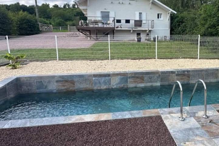 Gîte pour 6 personnes, avec Balcon et Jardin à Abrest