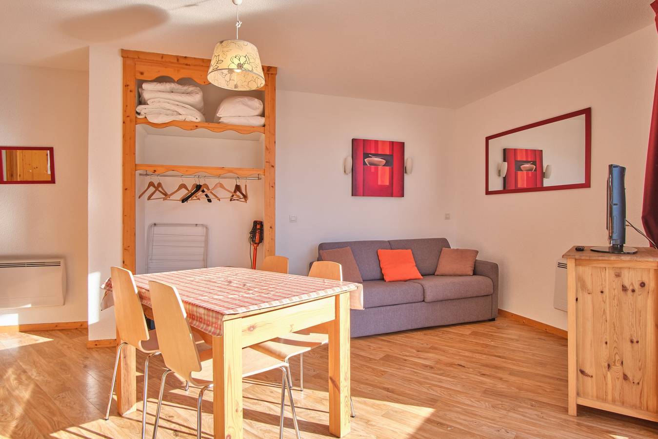 Ganze Wohnung, Ferienwohnung 'Les Flocons' mit Bergblick in Chamrousse, Nationalpark Écrins