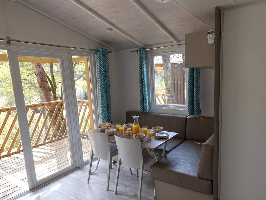 Camping Domaine de l'Ubaye - Mobilhome 6 personnes - Loggia Bay vue rivière - 2 chambres - Tv - Clim - Lv in Méolans-Revel, Région de Barcelonnette