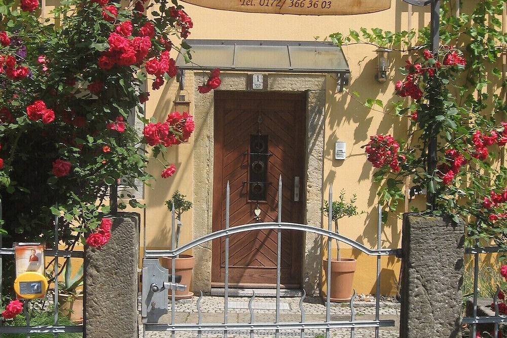 Ganze Wohnung, Urlaub beim Winzer - helle 65m²-Wohnung unterhalb der Weinberge von Pillnitz in Loschwitz, Dresden