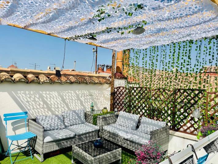 Gîte pour 3 personnes, avec terrasse et vue, animaux acceptés dans Arenes De Nimes
