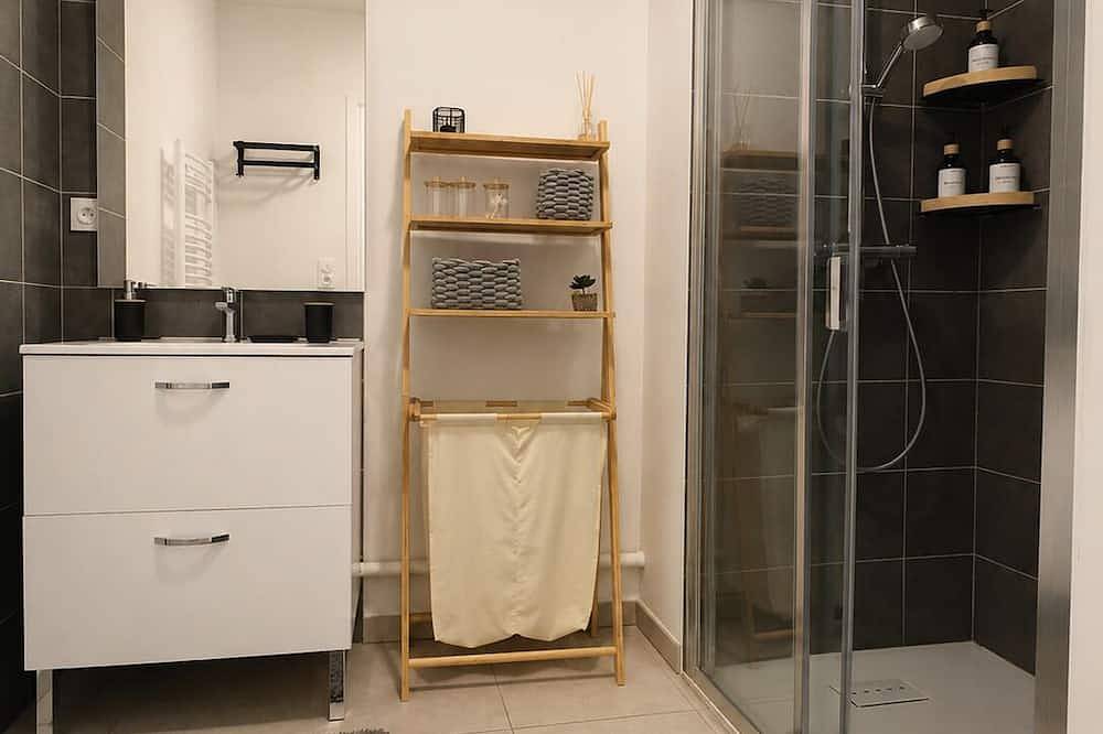Appartement entier, Appartement élégant avec terrasse & vue dégagée in Bourgoin-Jallieu, Région de La Tour-du-Pin