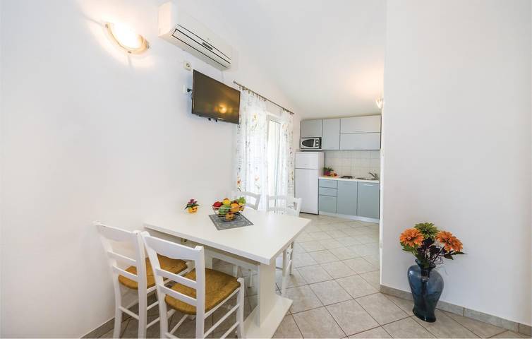 Ganze Ferienwohnung, Apartment mit Meerblick, Terrasse, Küche und WLAN – 1 km zum Strand in Ljubač (Dalmatien), Zadar
