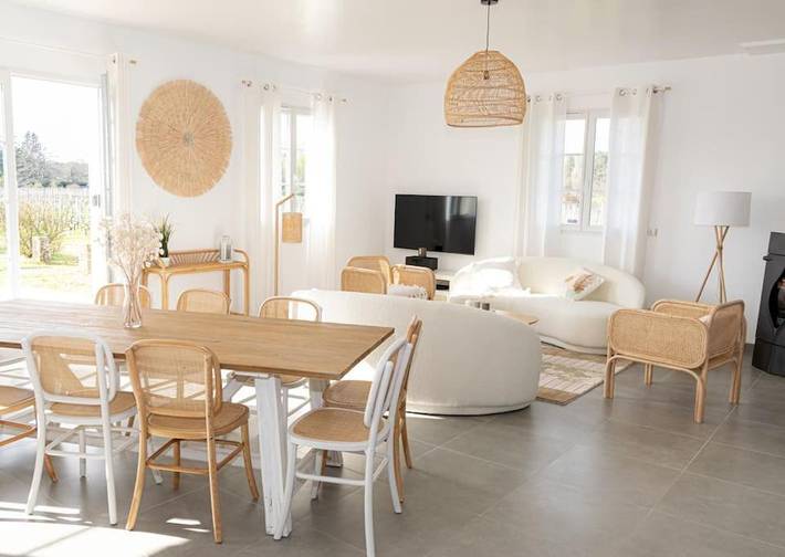 Location de vacances pour 10 personnes, avec Jacuzzi et Terrasse ainsi que Jardin et Piscine à Saint-Laurent-Médoc