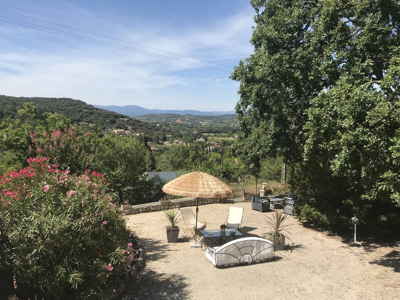 Gîte Les Chênes avec piscine- Mas du Vieux Chêne in Salavas, Gorges de l’Ardèche