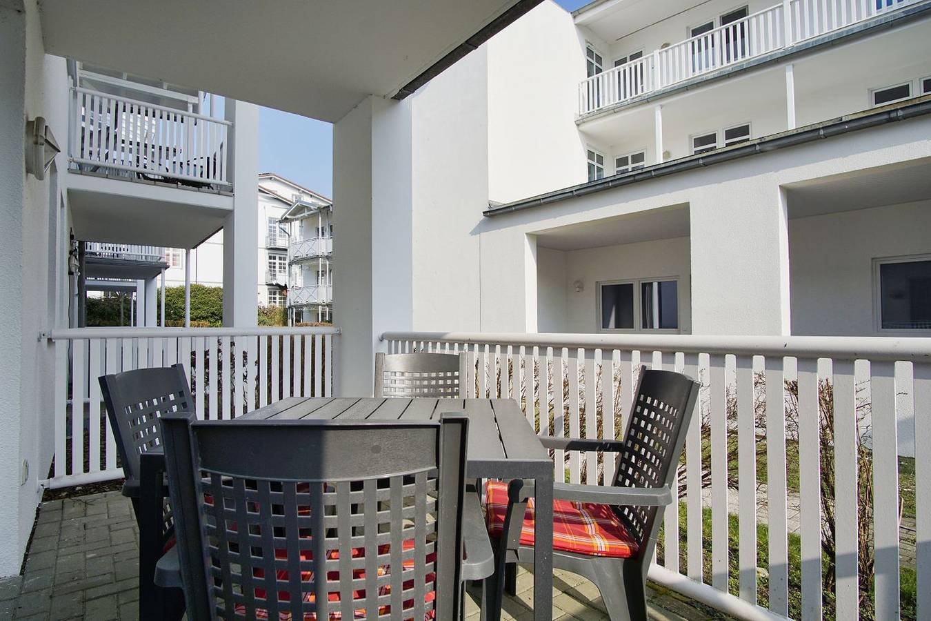 Apartamento entero, Terrasse, gratis Nutzung vom Ahoi Erlebnisbad und Sauna - Villa Karola Fewo 06 in Göhren, Rügen