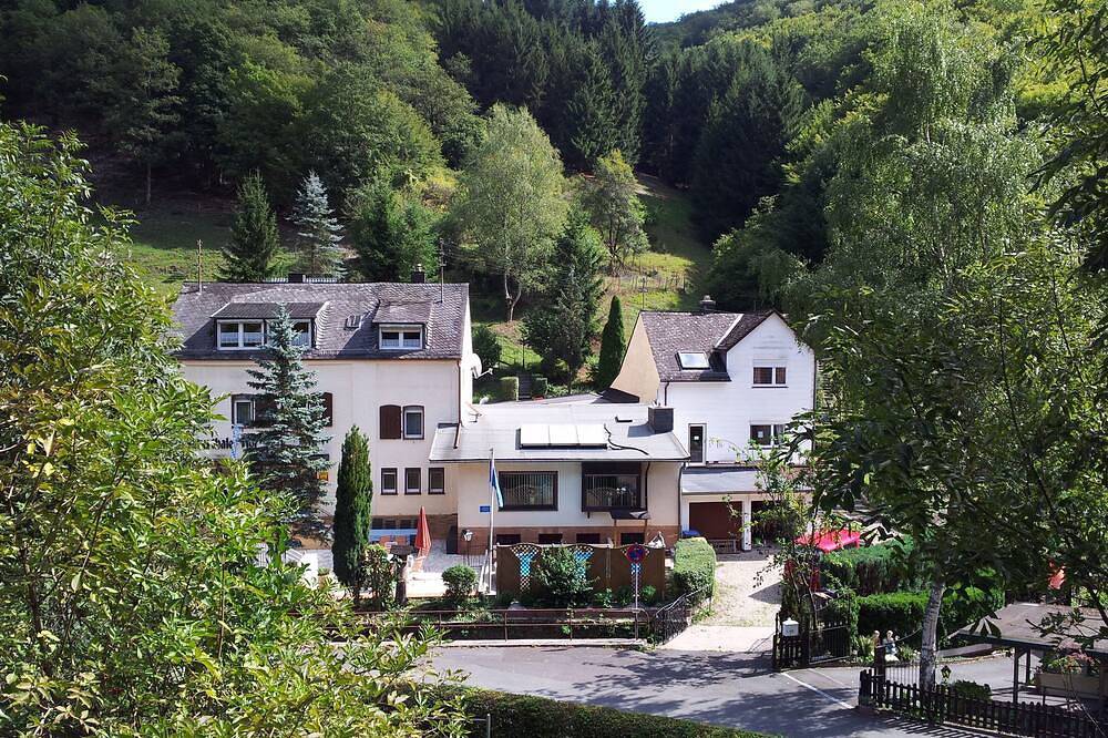 3 - Sterne Ferien - und Selbstversorgerhaus m. Pool und Sauna / Nähe Loreley in Sauerthal, Taunus