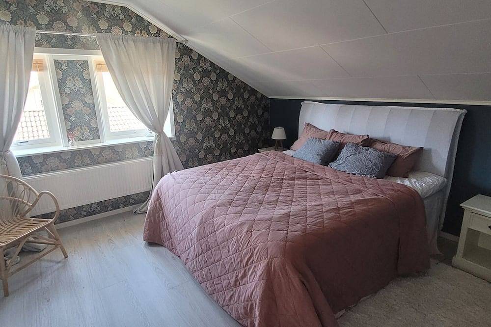 Cheerful 4-bedroom villa with a big cozy garden in Schwedische Ostsee