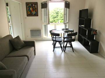 Gîte pour 2 personnes, avec jardin et vue dans Stade Marcel Deflandre