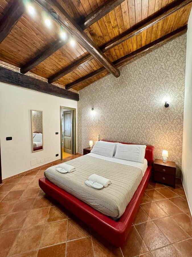 Appartamento per 2 persone, con balcone e idromassaggio in Randazzo